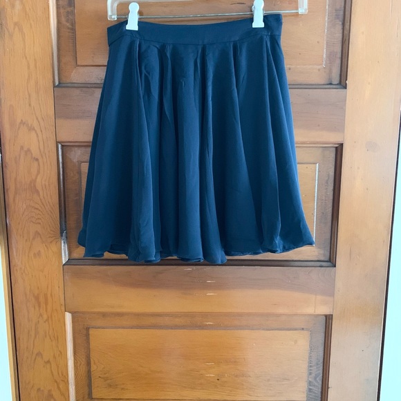 Jenni Kayne Dresses & Skirts - Jenni Kayne 100% Silk Navy Skirt Size 2